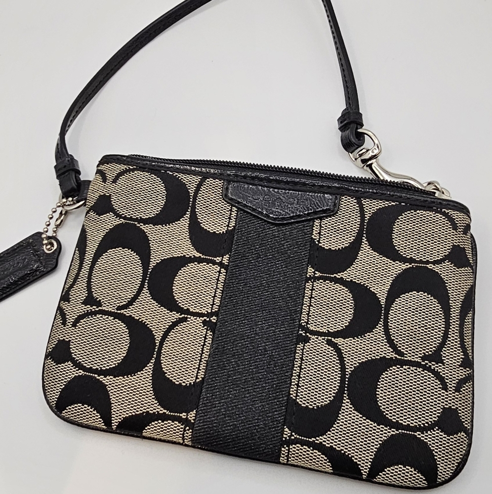 CORNER ZIP WRISTLET IN CANVAS-- BLACK & GREY 6” NWOT